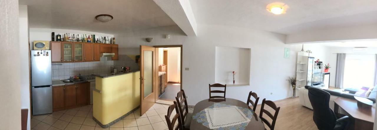 Apartment Nela Baška Voda エクステリア 写真