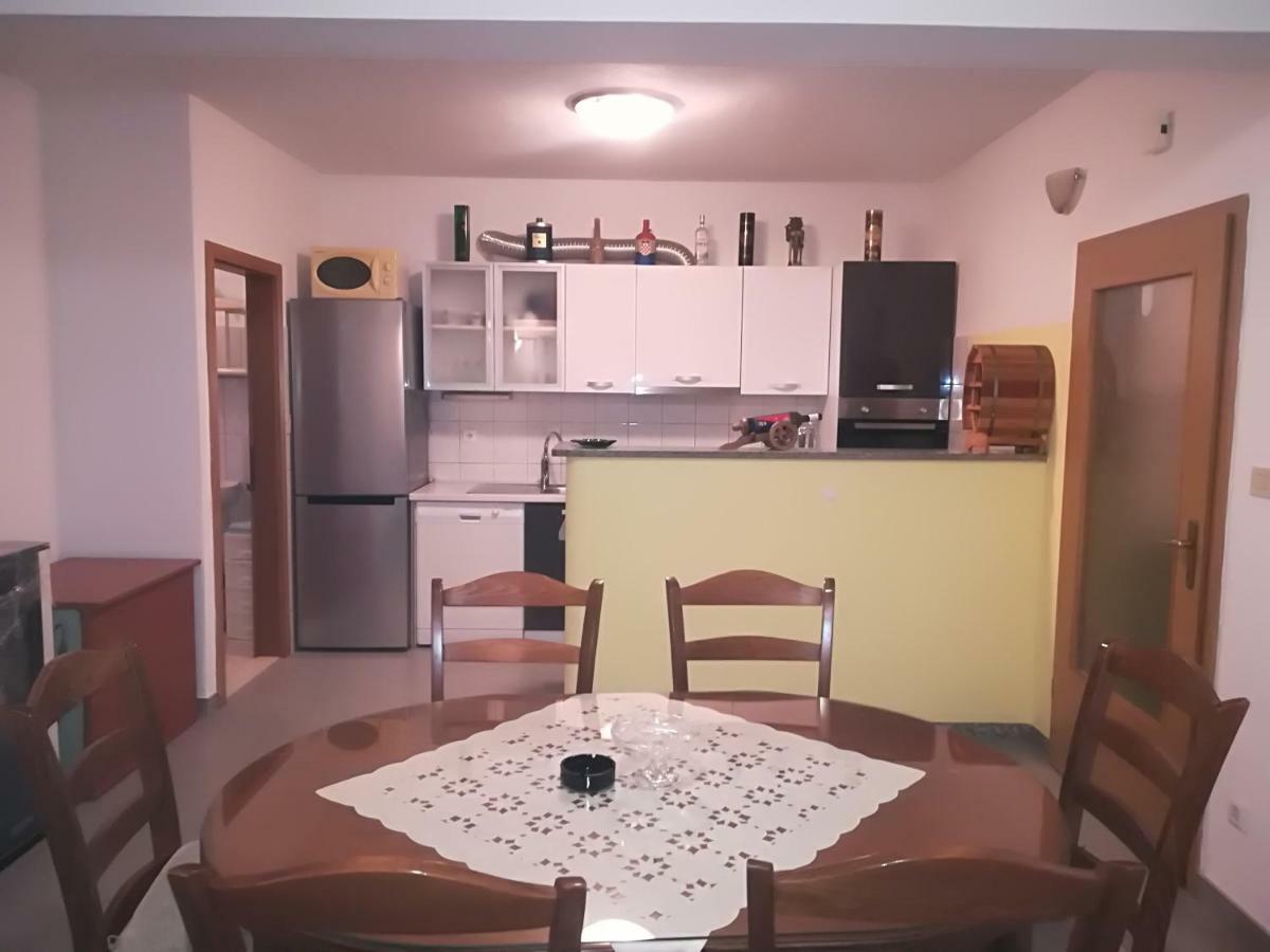 Apartment Nela Baška Voda エクステリア 写真